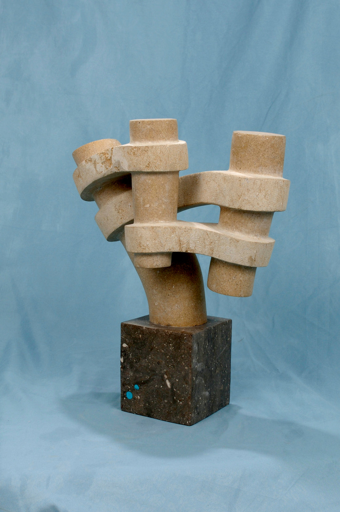 Three Links sculpture by Kevin Isom