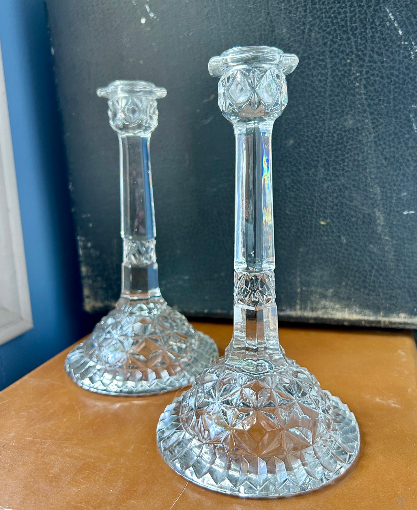 Set of 2 Crystal Candlesticks Geometric Pattern