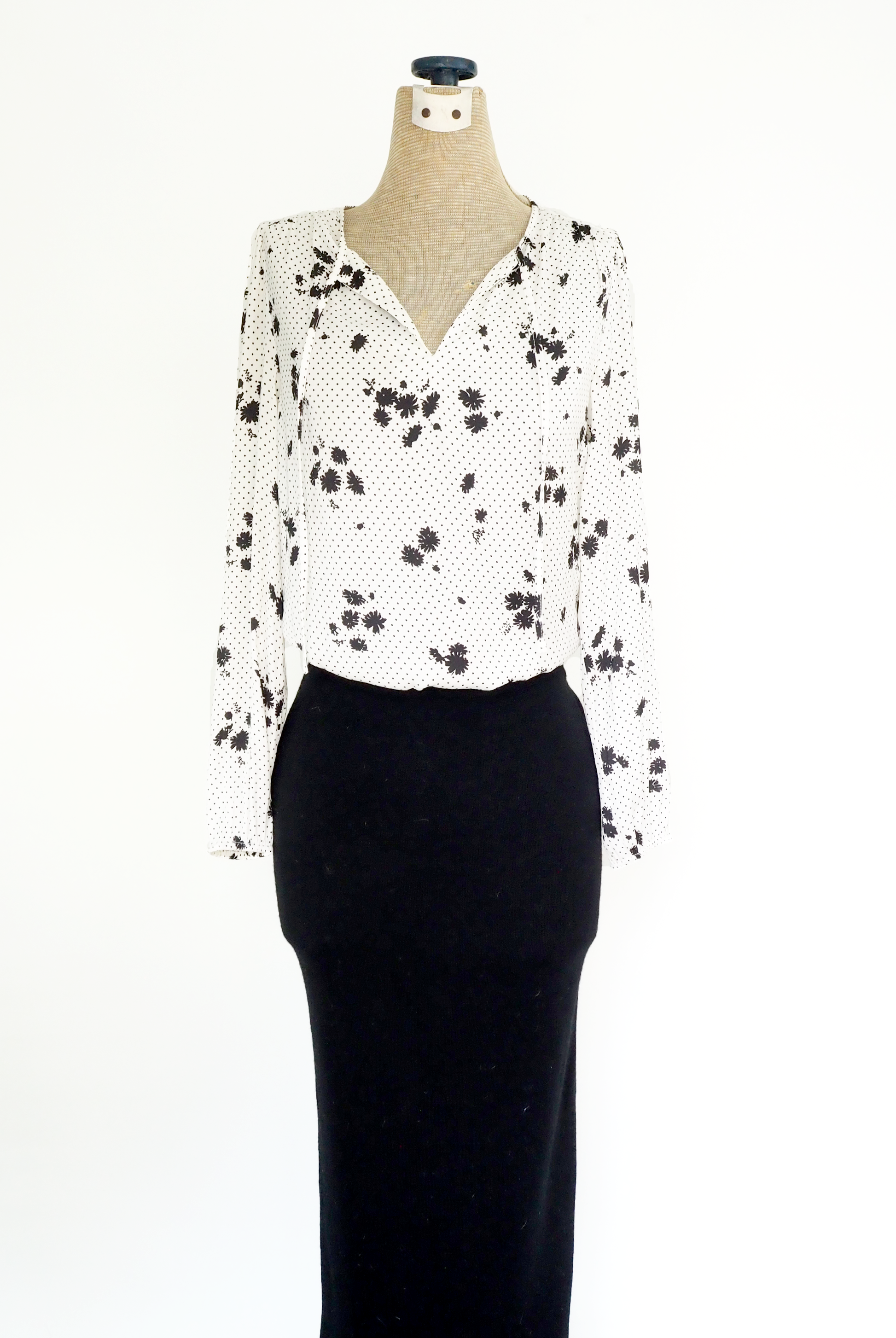 Jones New York Dress Black Merino Wool Knit Skirt Isom Vintage Jones New York Dress Black Merino Wool Knit Skirt Isom Vintage