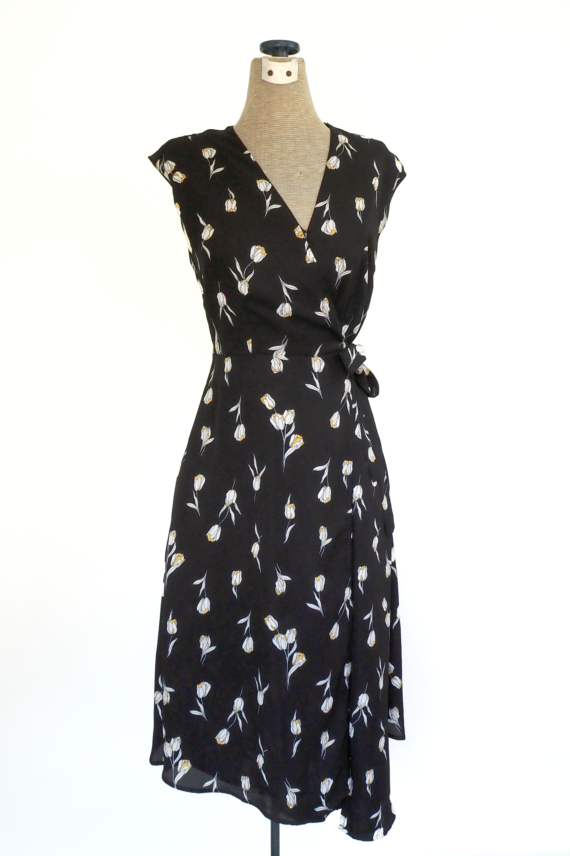 banana republic dress Banana Republic Tulip Wrap Dress – Isom Vintage